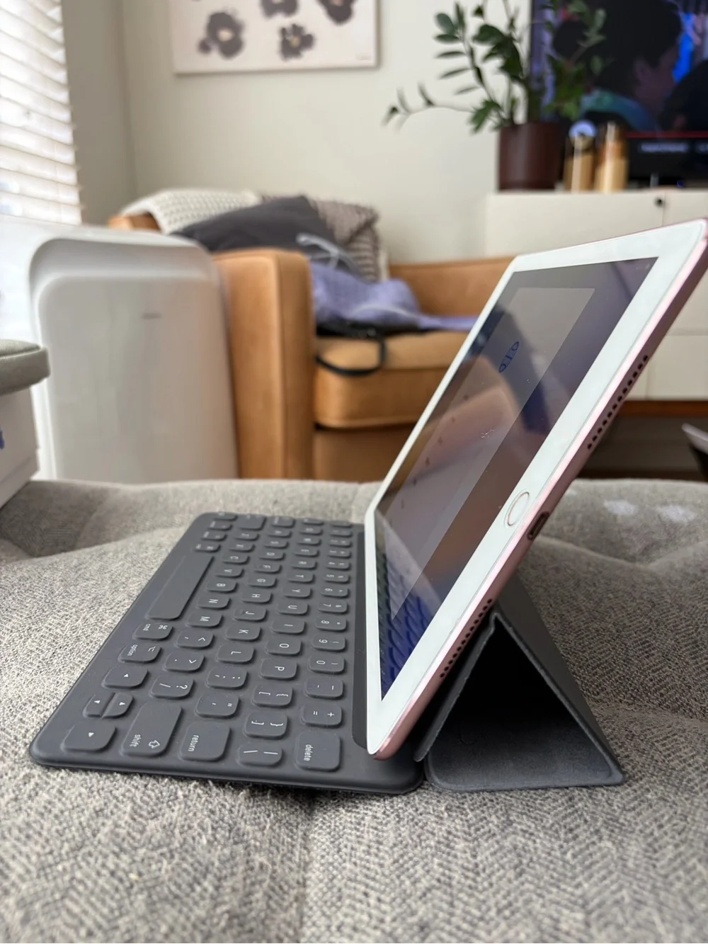 iPad Pro 10.5” (2017) 64GB Rose Gold + Apple Pencil + Keyboard + Case